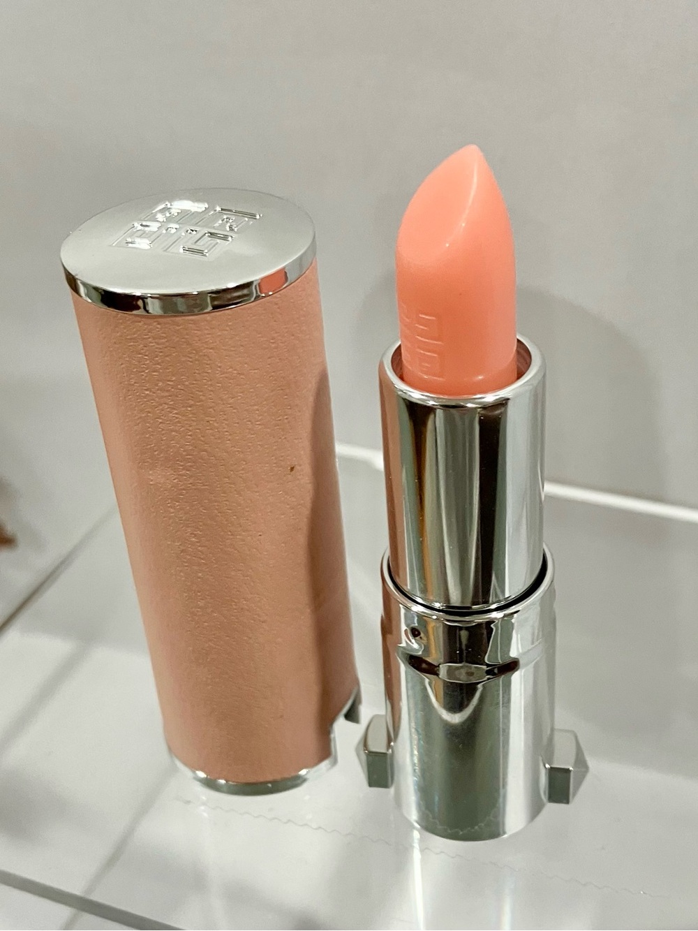 Givenchy Rose Perfecto Beautifying Lip Balm in shade 001 Pink Irresistible